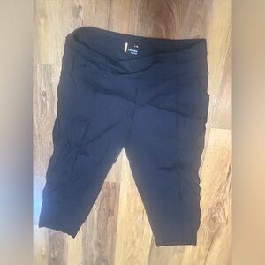 Lucy.com athletic Black Capris, Size Large
